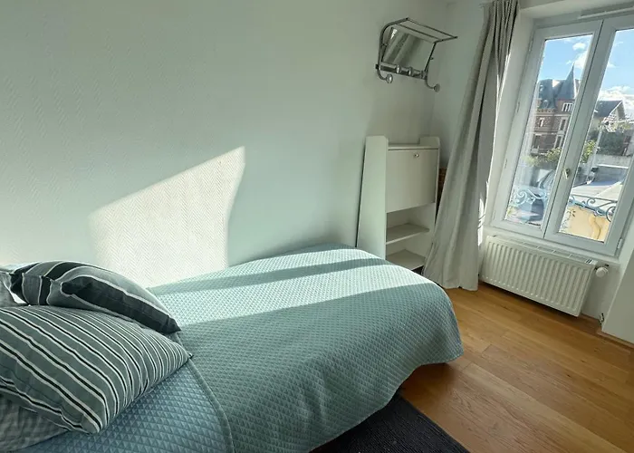 La Vigie - Maison En Bord De בית הארחה ליון-סור-מר